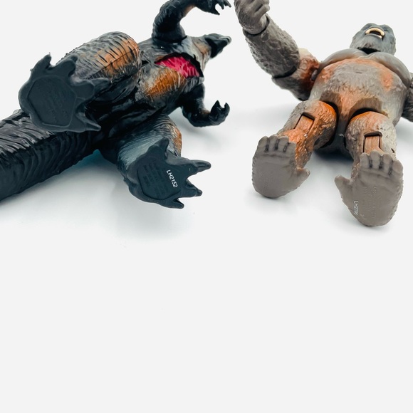 GODZILLA VS KONG 2020 Set Of 2 Action Figures Wounded KING KONG & GODZILLA TOHO - Picture 3 of 14